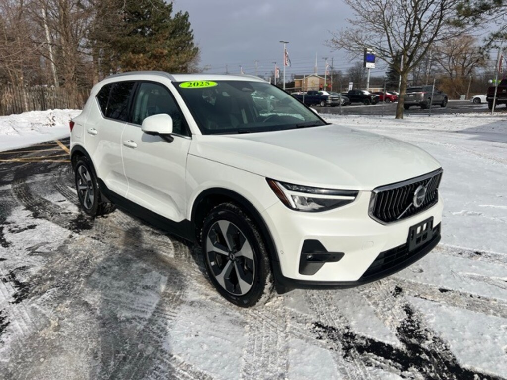 Used 2025 Volvo XC40 B5 Plus Bright Theme SUV