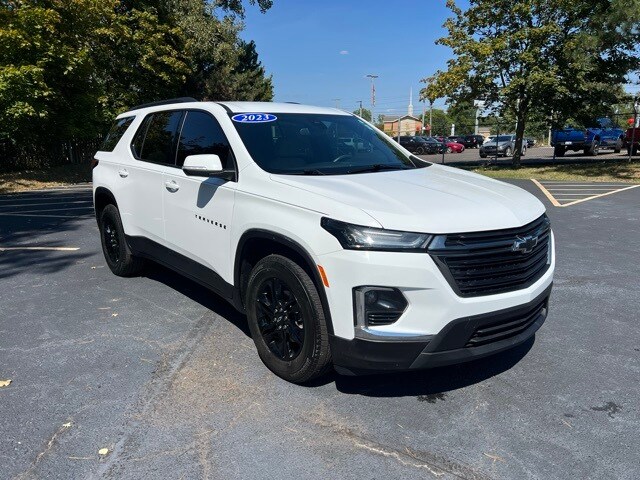 2023 Chevrolet Traverse LS photo 3