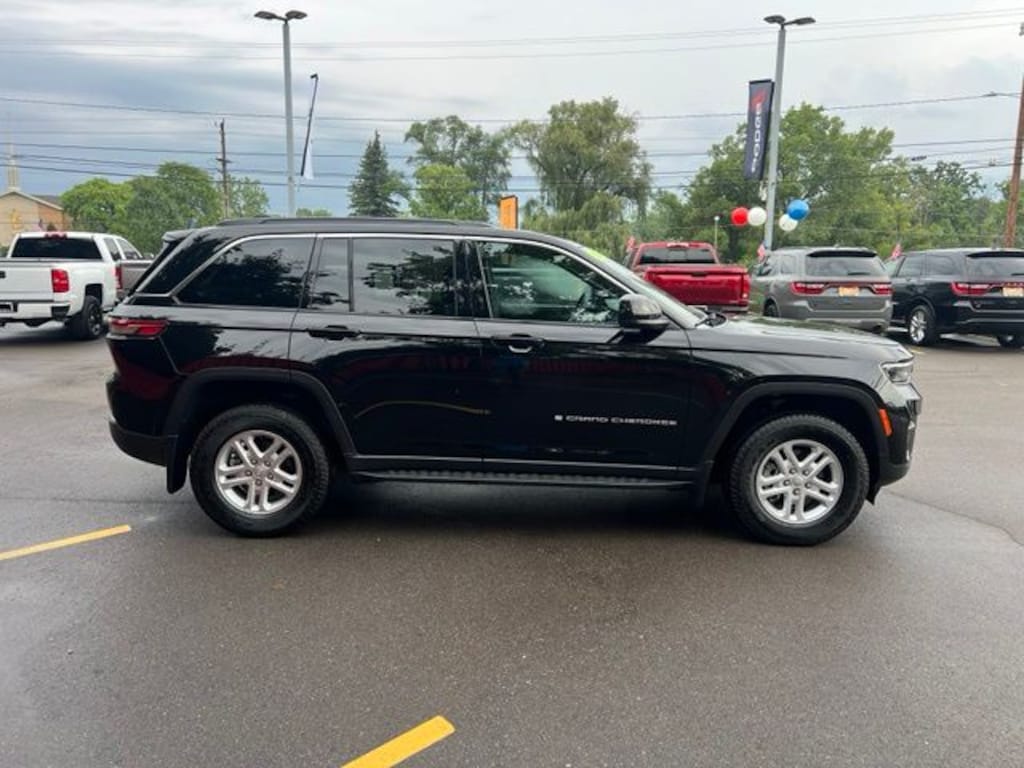 Certified 2025 Jeep Grand Cherokee Laredo SUV