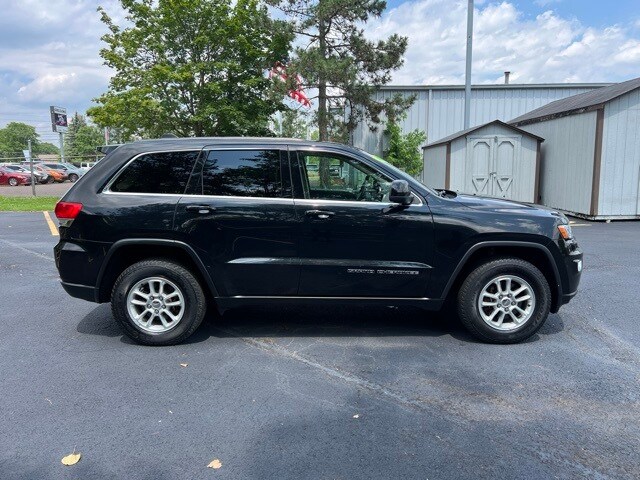 2018 Jeep Grand Cherokee Laredo photo 2