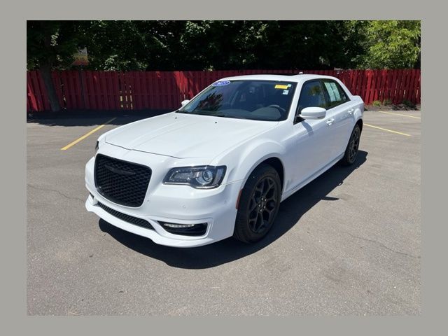2023 Chrysler 300 Touring L AWD's photo
