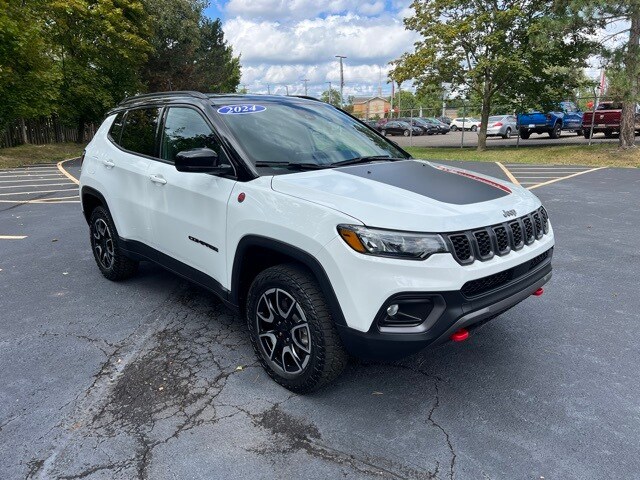 2024 Jeep Compass Trailhawk photo 3