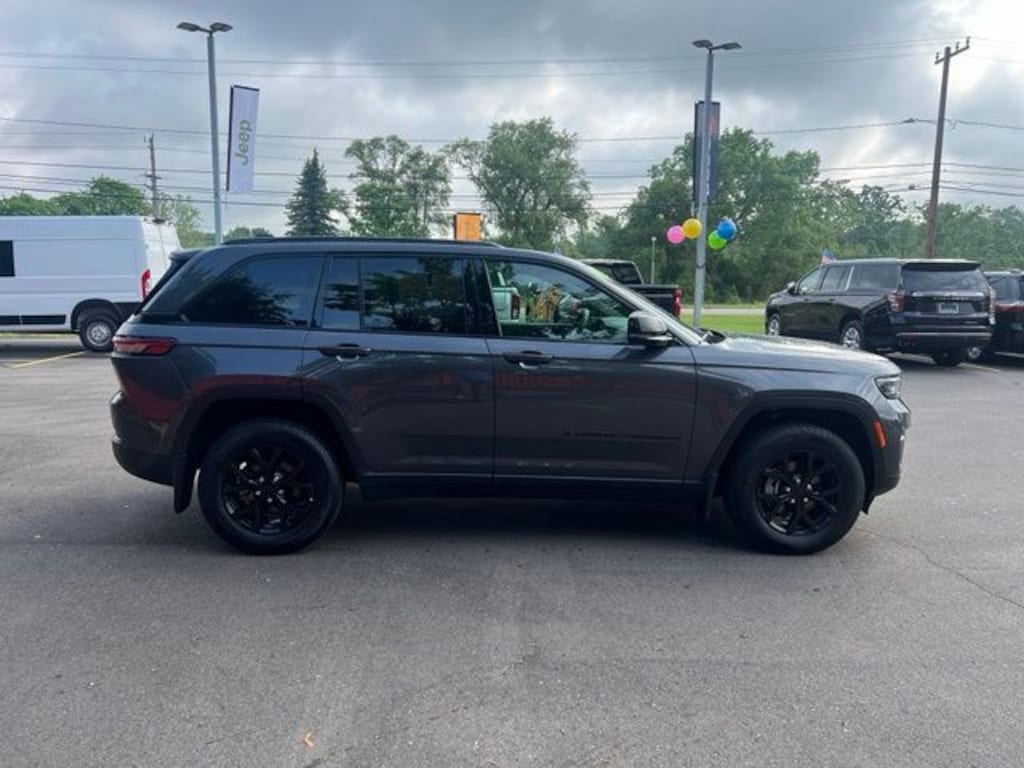 Certified 2025 Jeep Grand Cherokee Altitude SUV