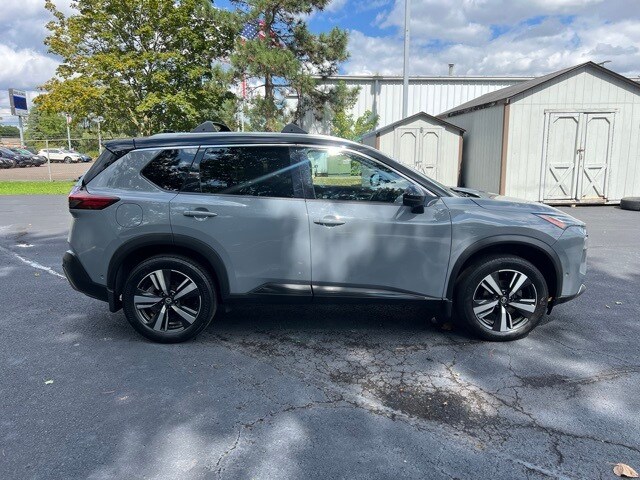 2021 Nissan Rogue Platinum photo 3