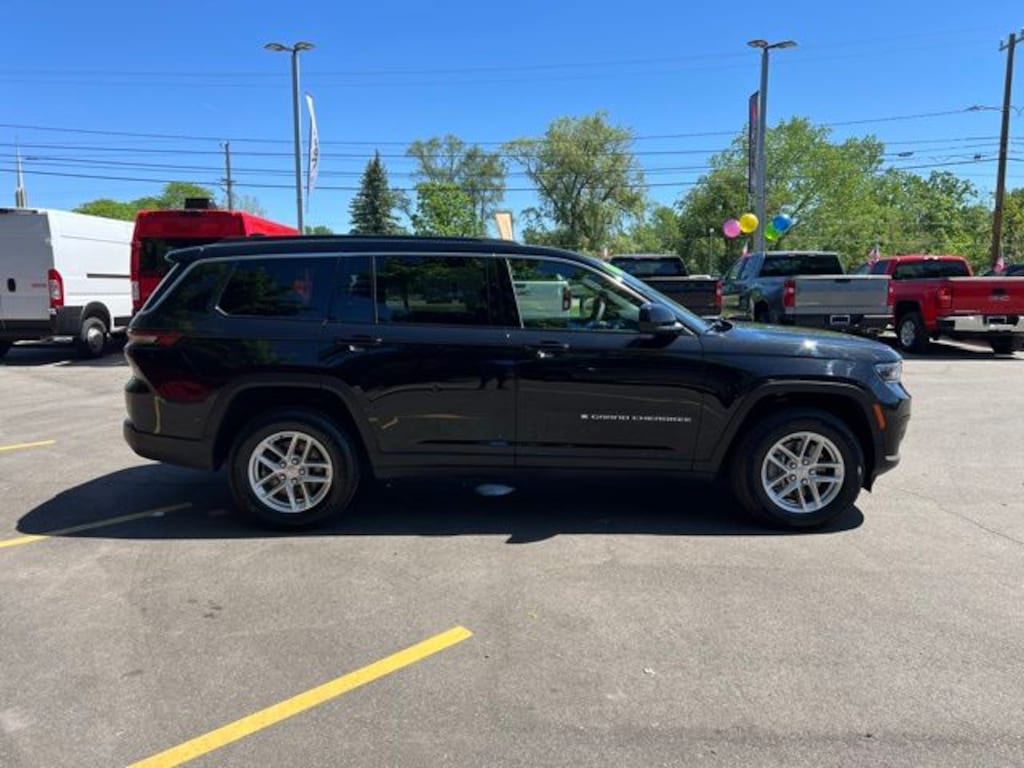Used 2024 Jeep Grand Cherokee L Laredo SUV