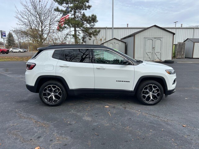 2024 Jeep Compass Limited photo 3