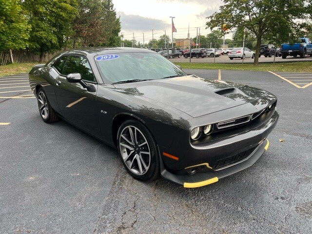 2023 Dodge Challenger R/T photo 4
