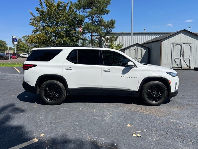 2023 Chevrolet Traverse LS photo 2