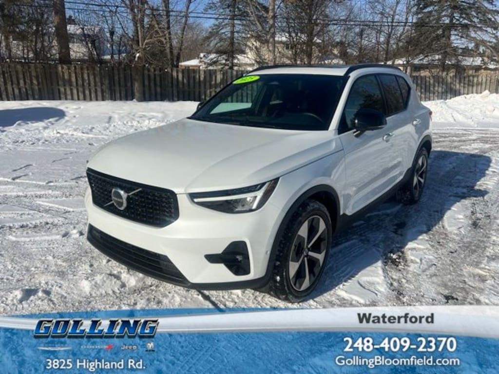 Used 2025 Volvo XC40 B5 Plus Dark Theme SUV