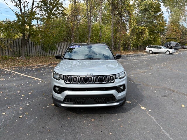 2024 Jeep Compass Limited photo 2
