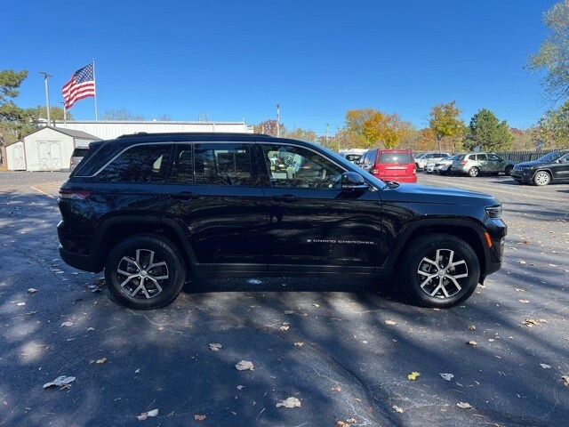 2024 Jeep Grand Cherokee Limited photo 3
