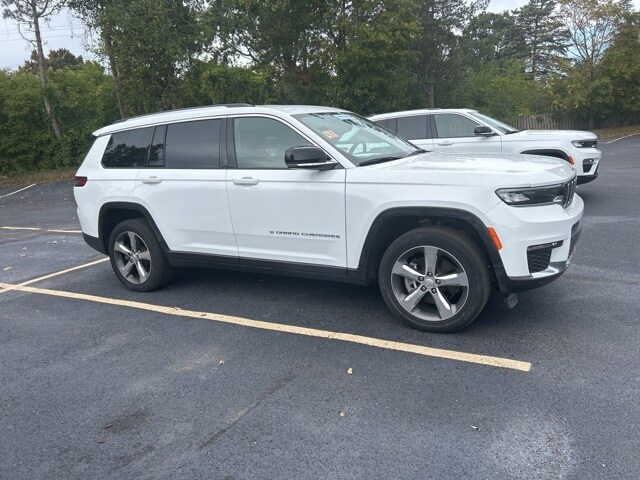 2021 Jeep Grand Cherokee Limited photo 2