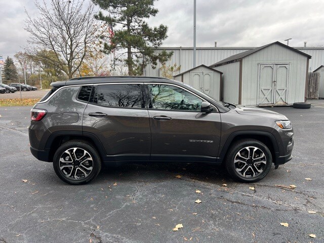 2023 Jeep Compass Limited photo 2