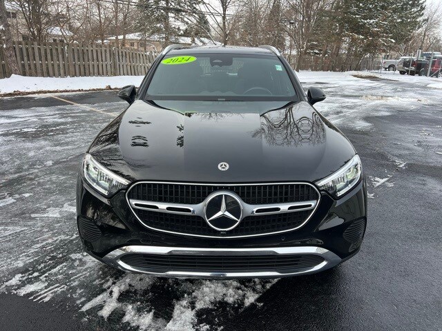 2024 Mercedes Benz GLC 300 photo 2