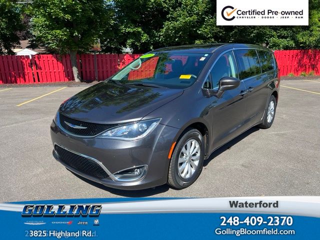 2018 Chrysler Pacifica Touring Plus's photo