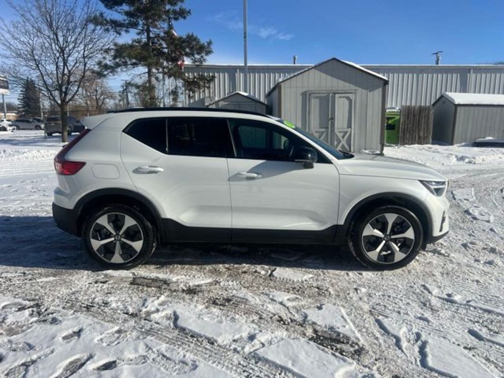 Used 2025 Volvo XC40 B5 Plus Dark Theme SUV