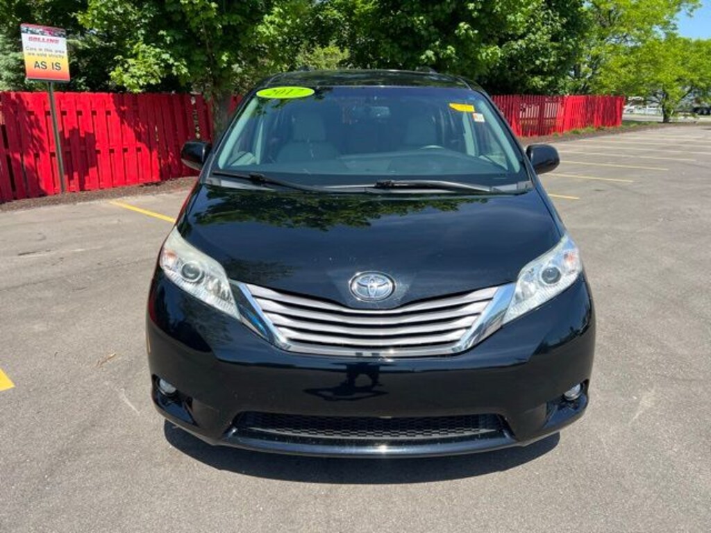 Used 2017 Toyota Sienna XLE Minivan/Van