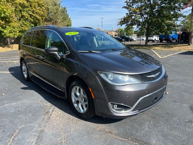 2020 Chrysler Pacifica Touring Plus photo 4