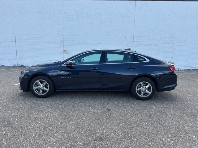 2018 Chevrolet Malibu LS photo 3