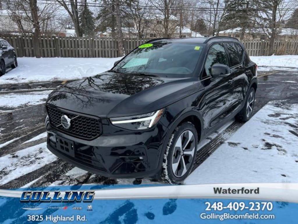 Used 2025 Volvo XC40 B5 Plus Dark Theme SUV
