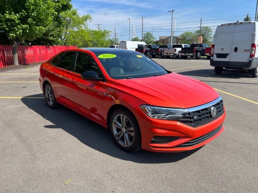 Certified 2021 Volkswagen Jetta R-Line Sedan
