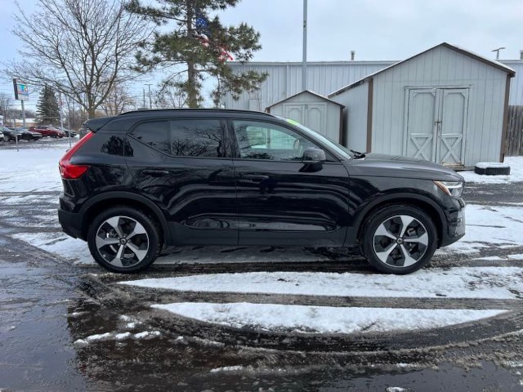 Used 2025 Volvo XC40 B5 Plus Dark Theme SUV