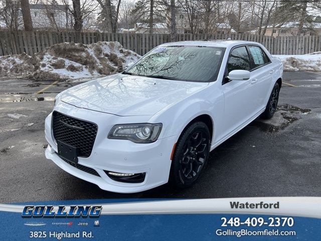 2023 Chrysler 300 Touring L