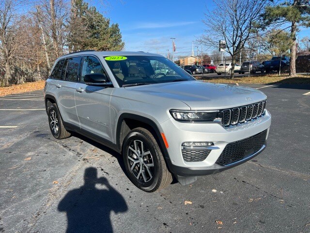 2024 Jeep Grand Cherokee Limited photo 3