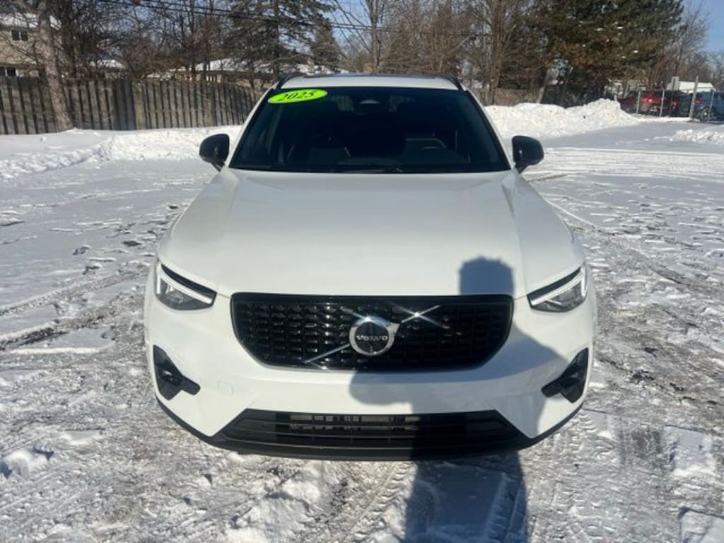 Used 2025 Volvo XC40 B5 Plus Dark Theme SUV