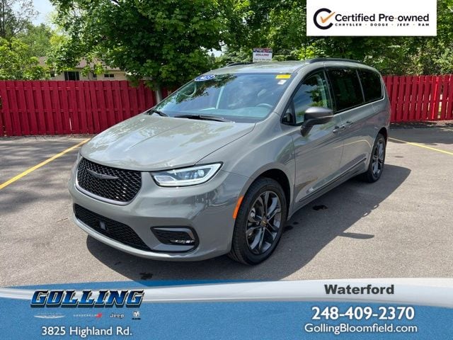 2023 Chrysler Pacifica Touring L AWD's photo