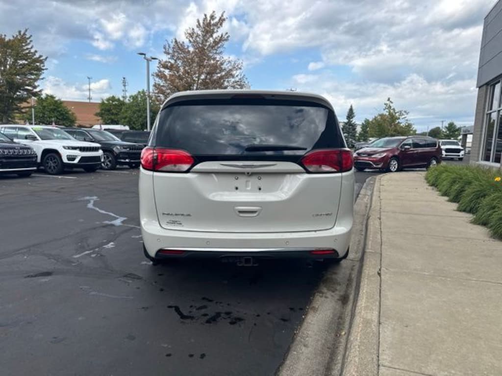 Certified 2020 Chrysler Pacifica Limited Minivan/Van