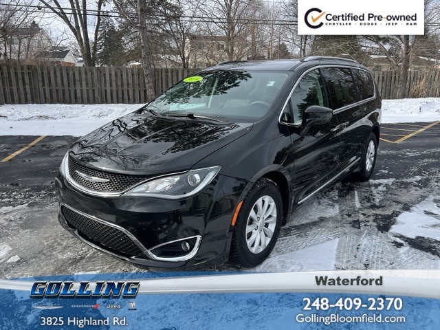 2019 Chrysler Pacifica Touring L's photo