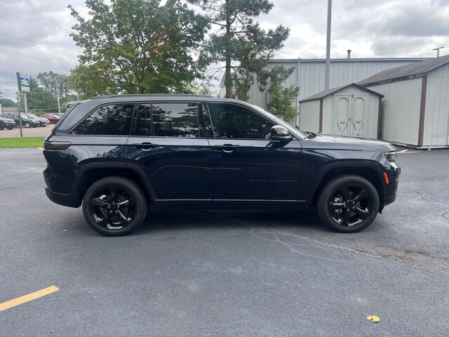 2024 Jeep Grand Cherokee Limited photo 3