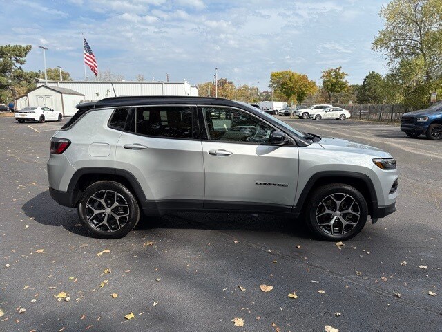 2024 Jeep Compass Limited photo 3