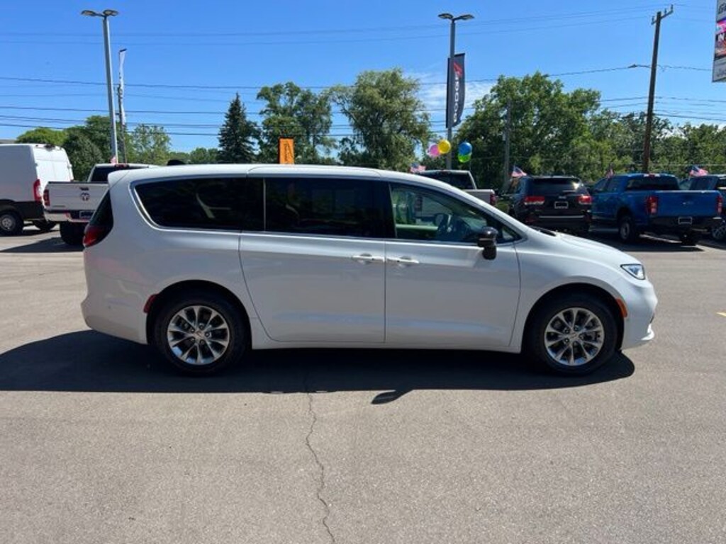 Certified 2024 Chrysler Pacifica Touring L Minivan/Van