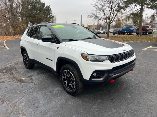 2024 Jeep Compass Trailhawk photo 4