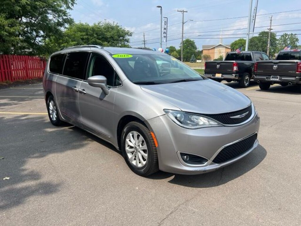 Used 2018 Chrysler Pacifica Touring L Plus Minivan/Van