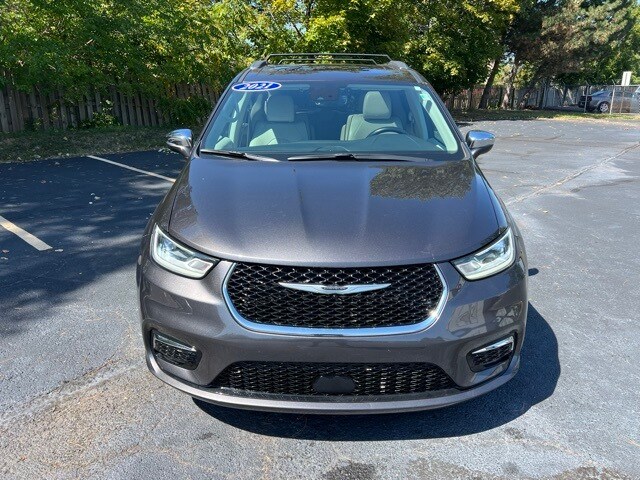 2021 Chrysler Pacifica Limited photo 2