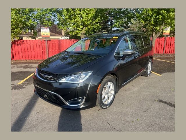 2020 Chrysler Pacifica Limited's photo