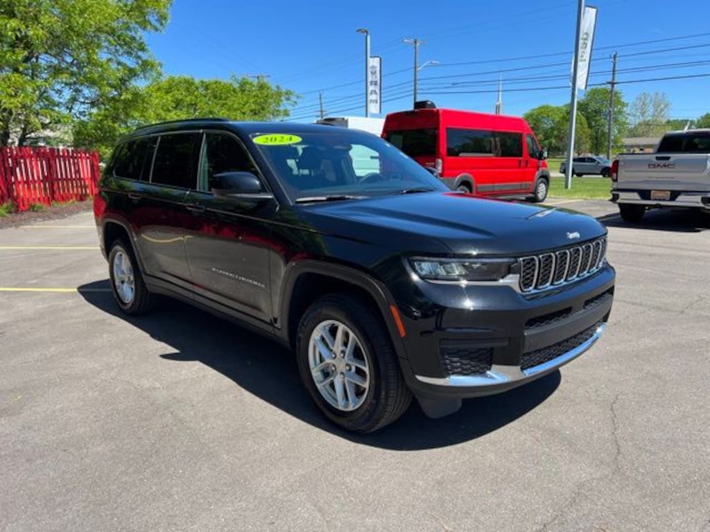 Used 2024 Jeep Grand Cherokee L Laredo SUV