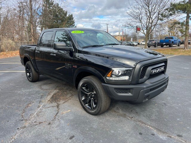 2024 Ram 1500 Classic Warlock photo 4
