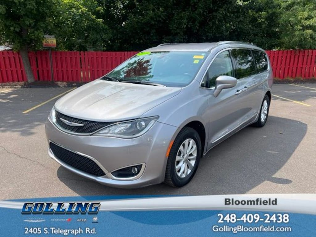 Used 2018 Chrysler Pacifica Touring L Plus Minivan/Van