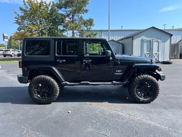 2017 Jeep Wrangler Unlimited Sahara photo 3