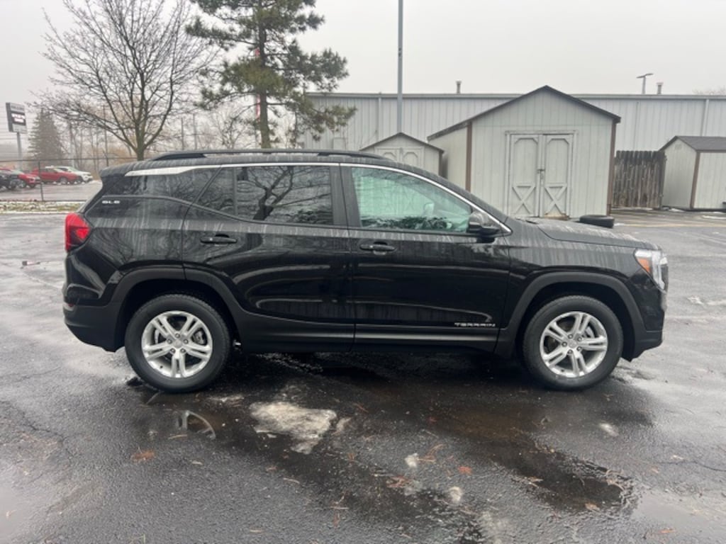 Used 2023 GMC Terrain SLE SUV