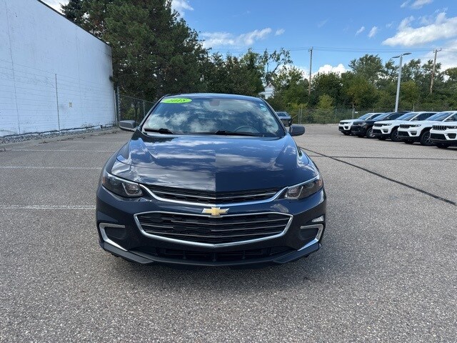 2018 Chevrolet Malibu LS photo 2