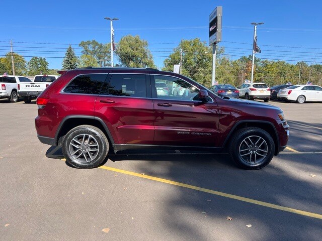 2020 Jeep Grand Cherokee Laredo E photo 2
