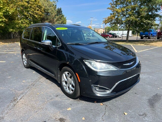 2019 Chrysler Pacifica Limited photo 4