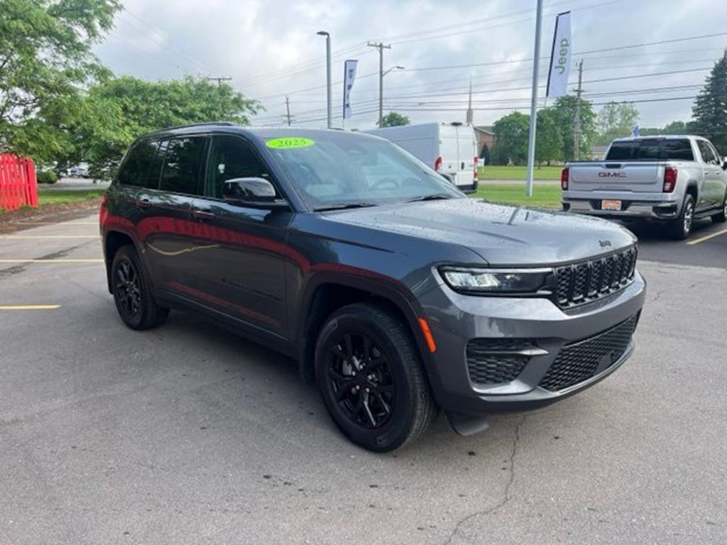 Certified 2025 Jeep Grand Cherokee Altitude SUV