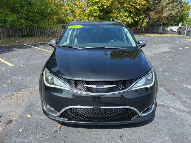 2019 Chrysler Pacifica Limited photo 2