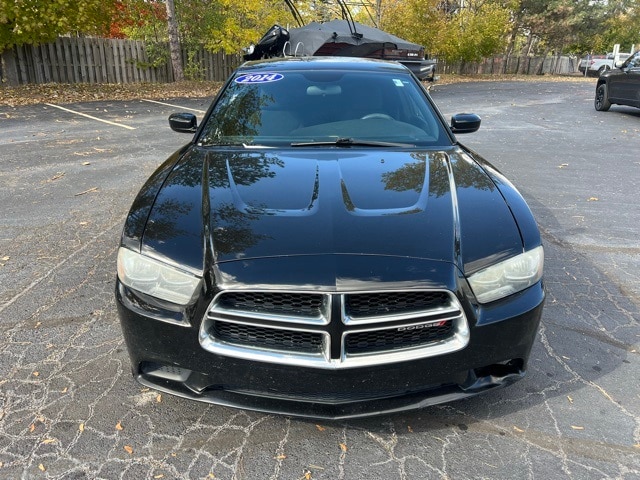 Used 2014 Dodge Charger SE with VIN 2C3CDXBG5EH295589 for sale in Bloomfield Township, MI